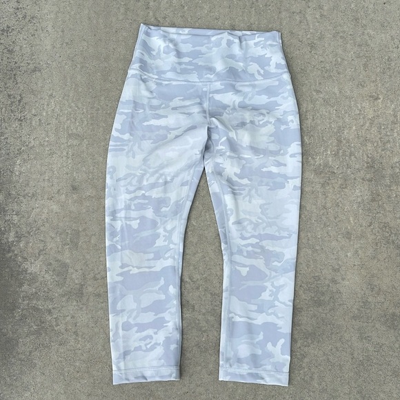 Lululemon High Rise Wunder Under Crop Leggings Size 8 - Picture 1 of 4